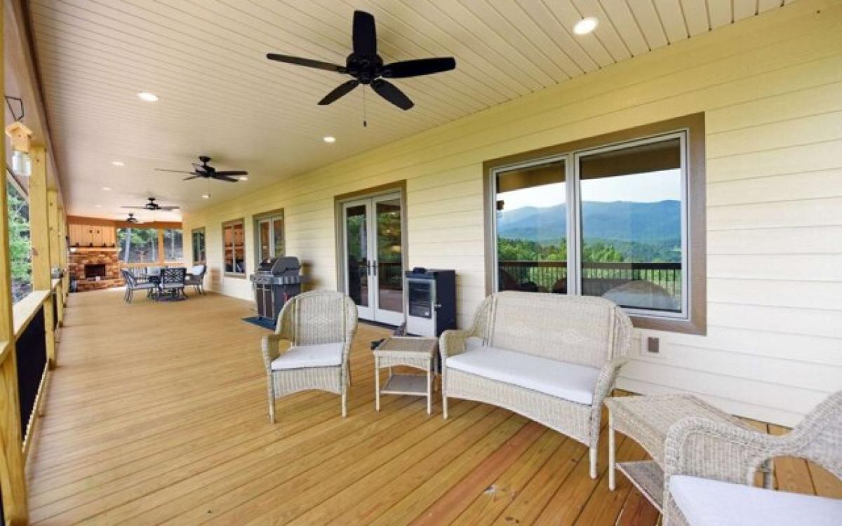 Picture of Home For Sale in Hayesville, North Carolina, United States