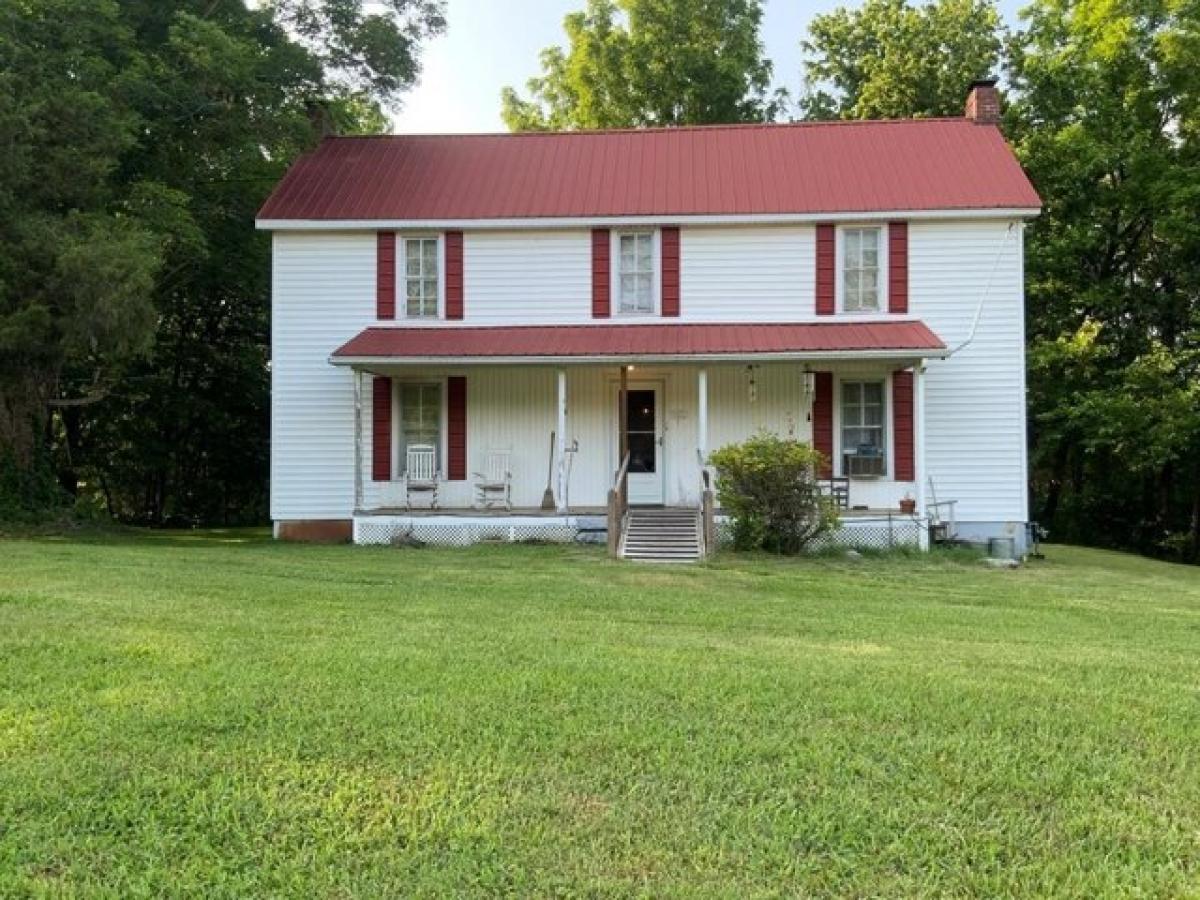Picture of Home For Sale in Byrdstown, Tennessee, United States
