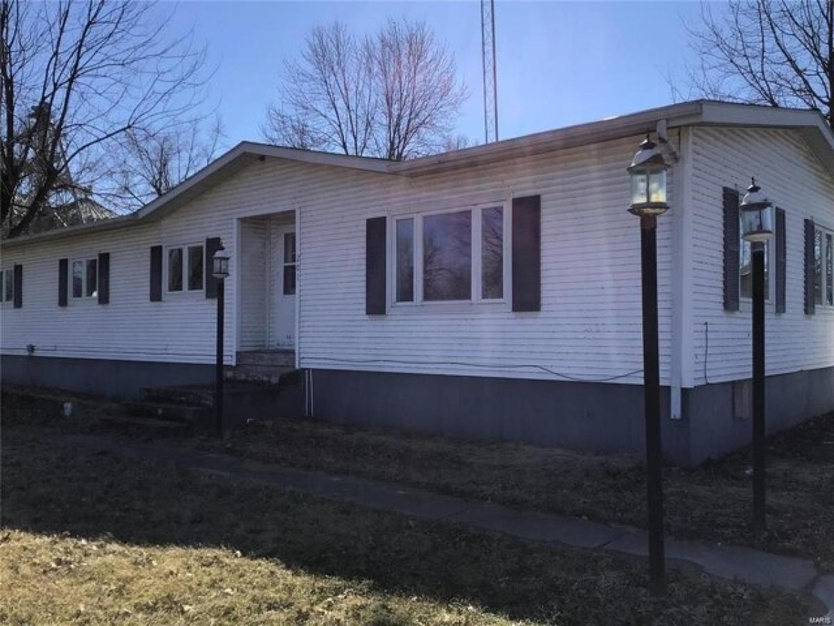 Picture of Home For Sale in Vandalia, Missouri, United States