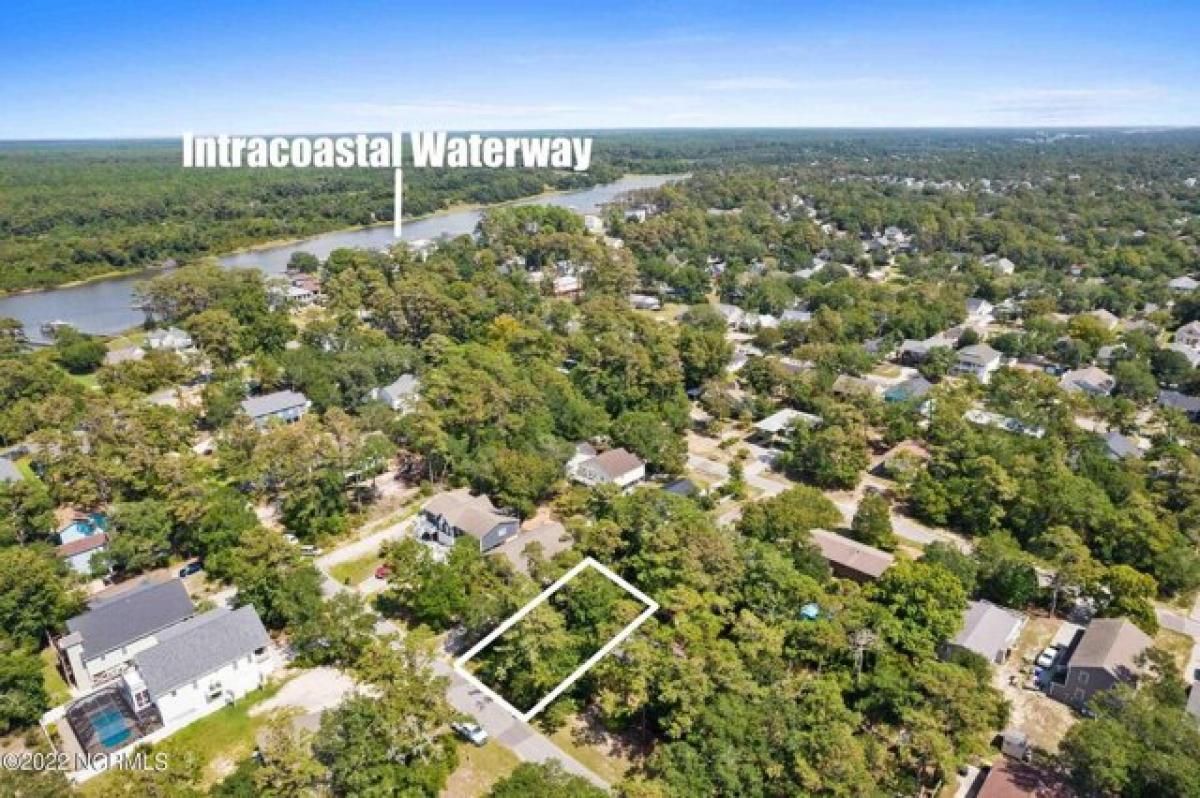 Picture of Residential Land For Sale in Oak Island, North Carolina, United States