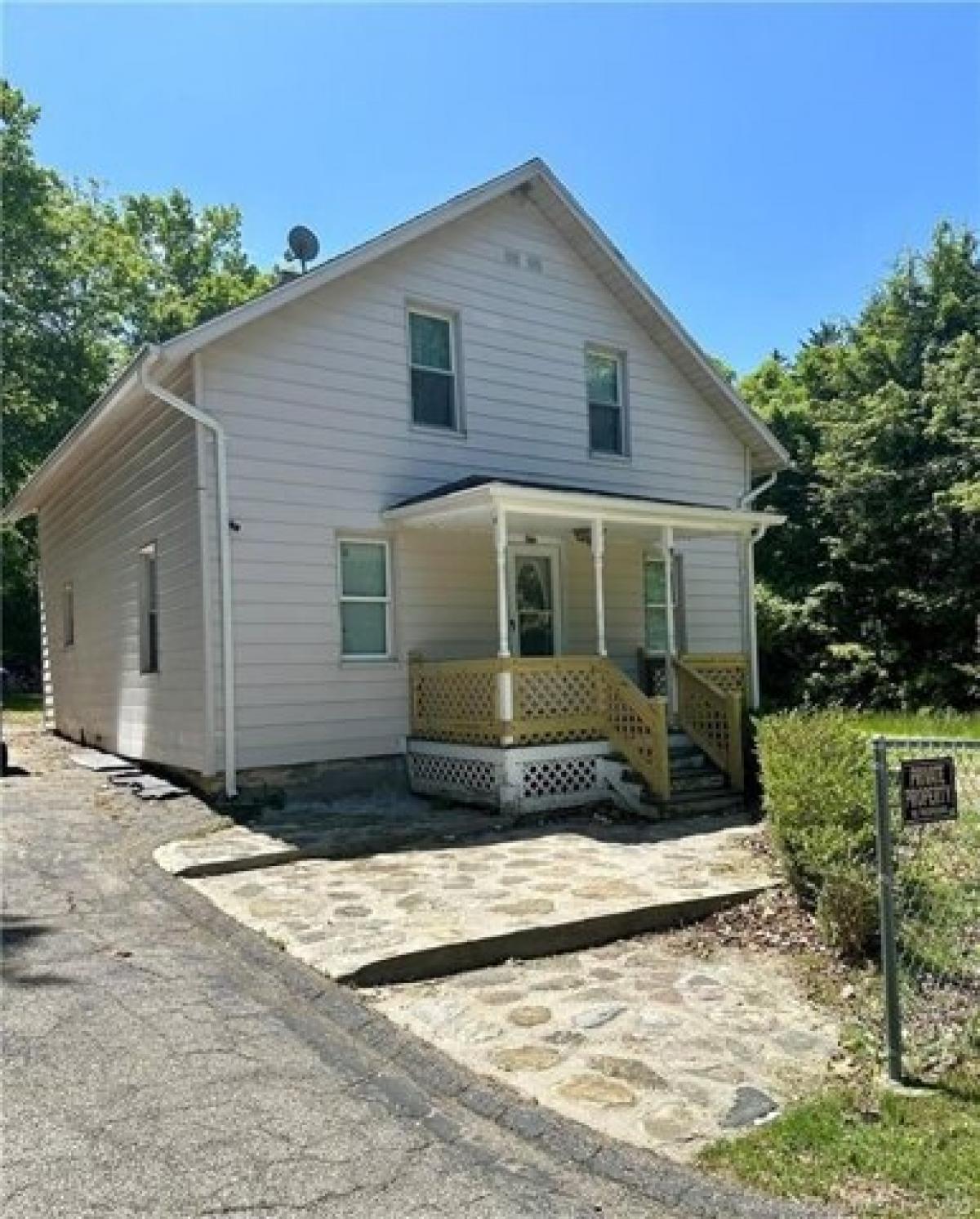 Picture of Home For Sale in Windham, Connecticut, United States