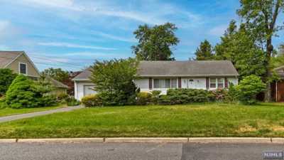 Home For Sale in Paramus, New Jersey