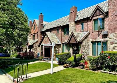 Home For Sale in Glendale, New York