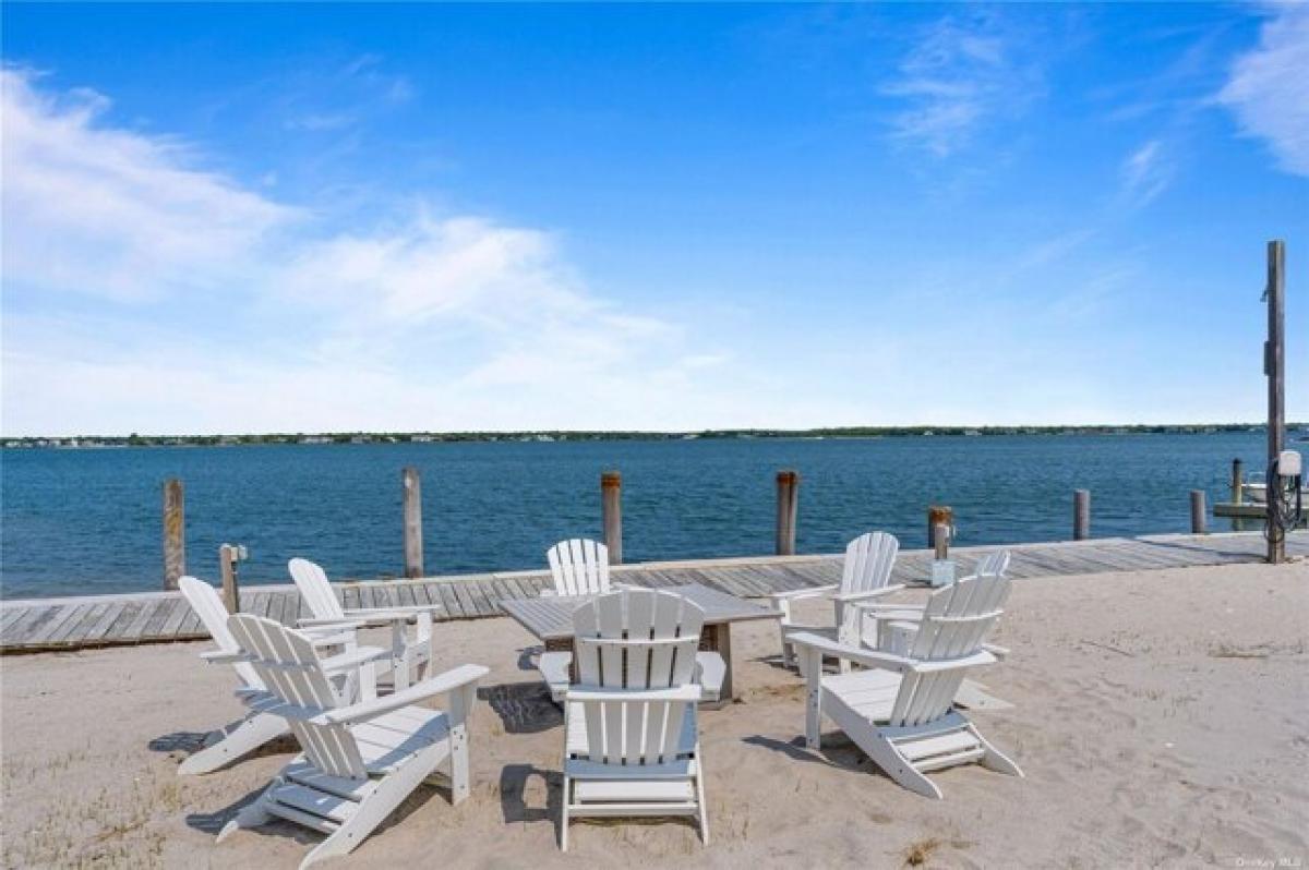 Picture of Home For Sale in Westhampton, New York, United States