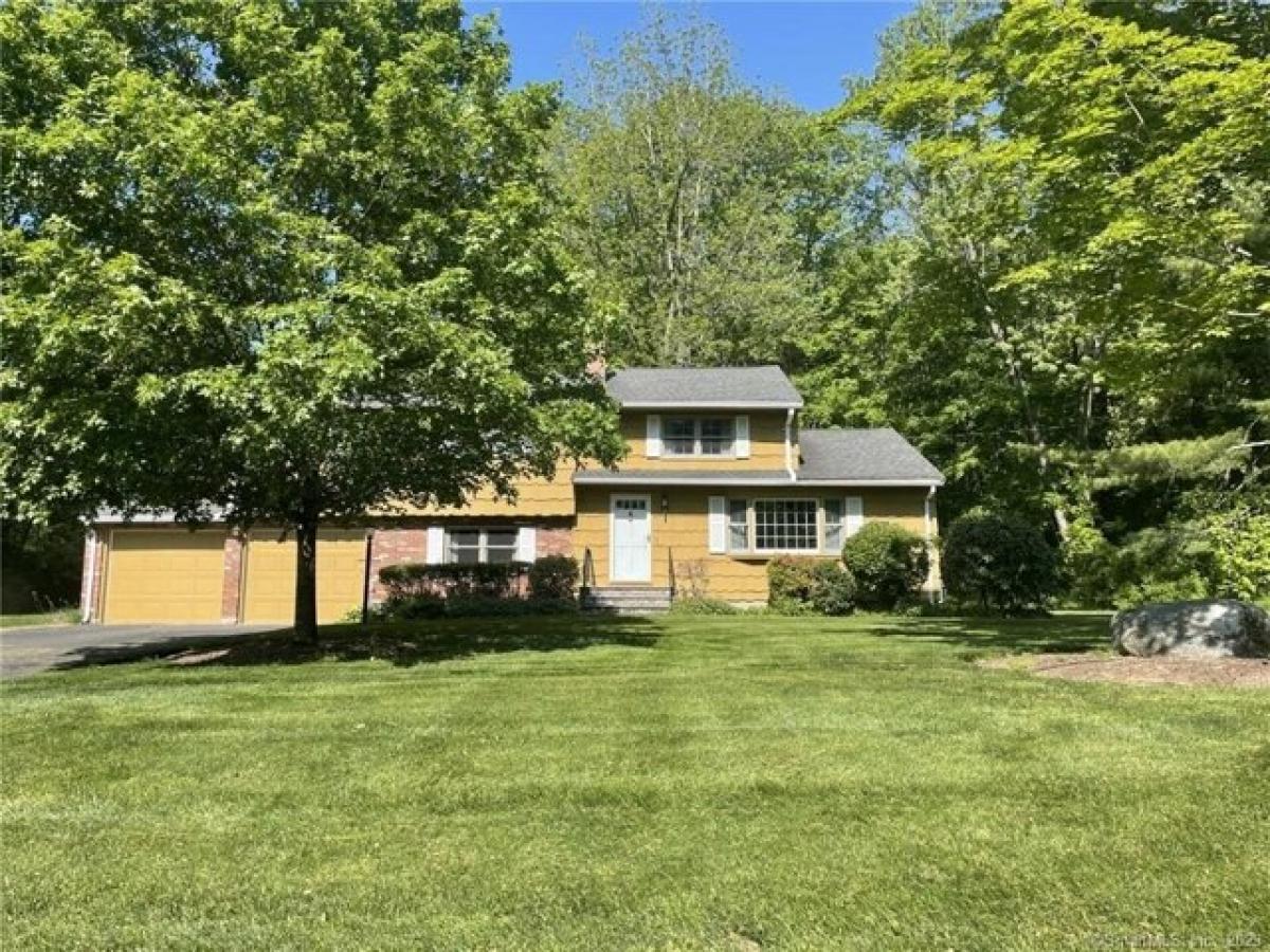 Picture of Home For Sale in Simsbury, Connecticut, United States