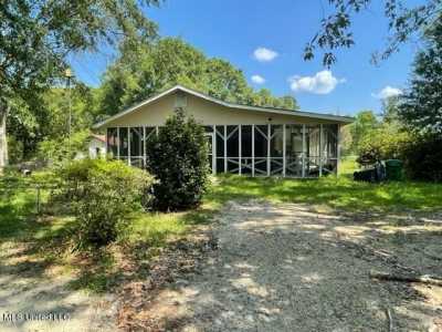 Home For Sale in Ocean Springs, Mississippi