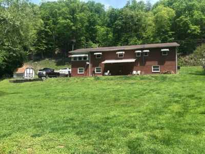 Home For Sale in Clendenin, West Virginia