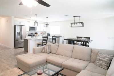 Home For Sale in Mascotte, Florida