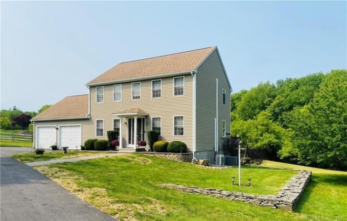 Picture of Home For Sale in Columbia, Connecticut, United States