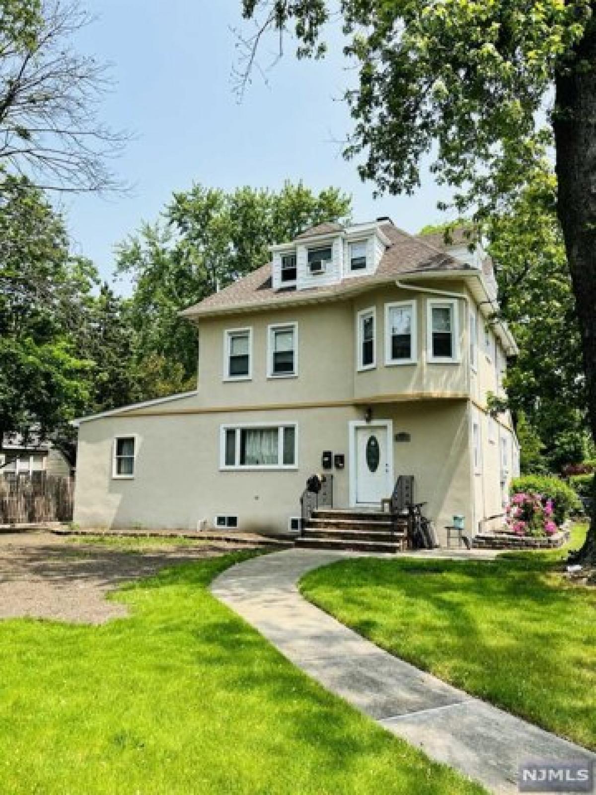 Picture of Home For Sale in Montclair, New Jersey, United States