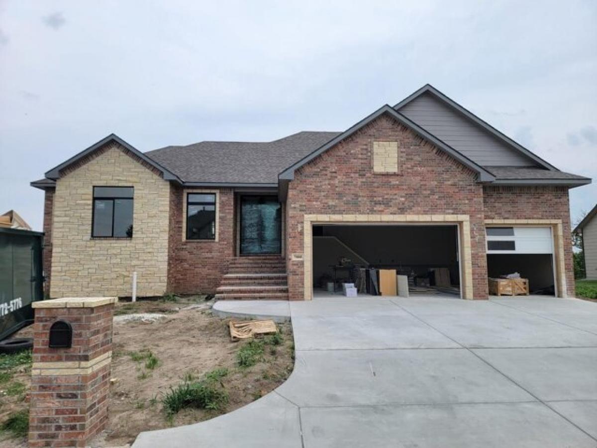 Picture of Home For Sale in Bel Aire, Kansas, United States