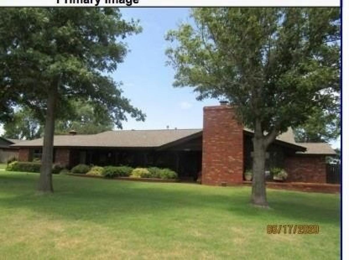 Picture of Home For Sale in Clinton, Oklahoma, United States