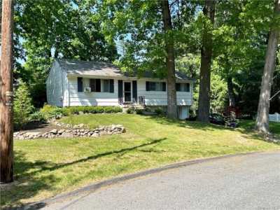 Home For Sale in Airmont, New York