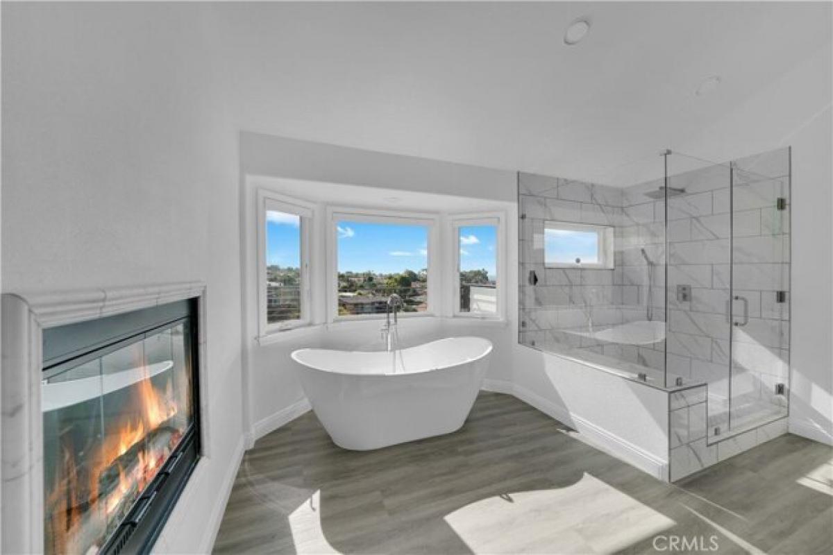 Picture of Home For Sale in Corona del Mar, California, United States