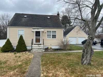 Home For Sale in Central Islip, New York
