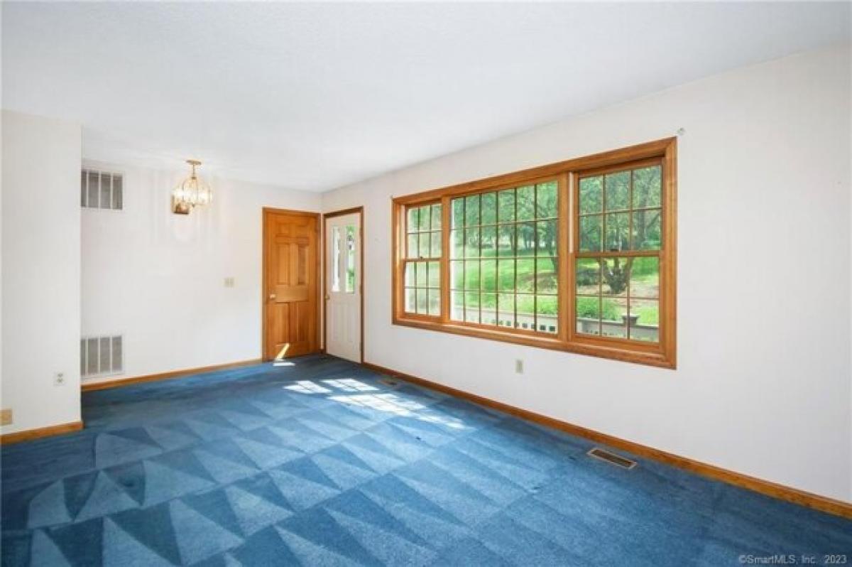 Picture of Home For Sale in Lebanon, Connecticut, United States
