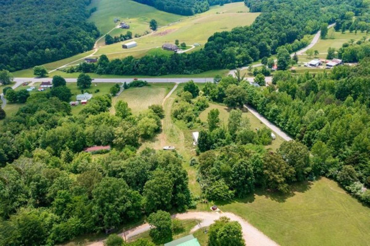 Picture of Home For Sale in Bethpage, Tennessee, United States