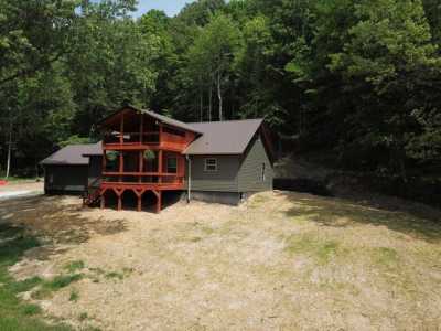 Home For Sale in Irvine, Kentucky