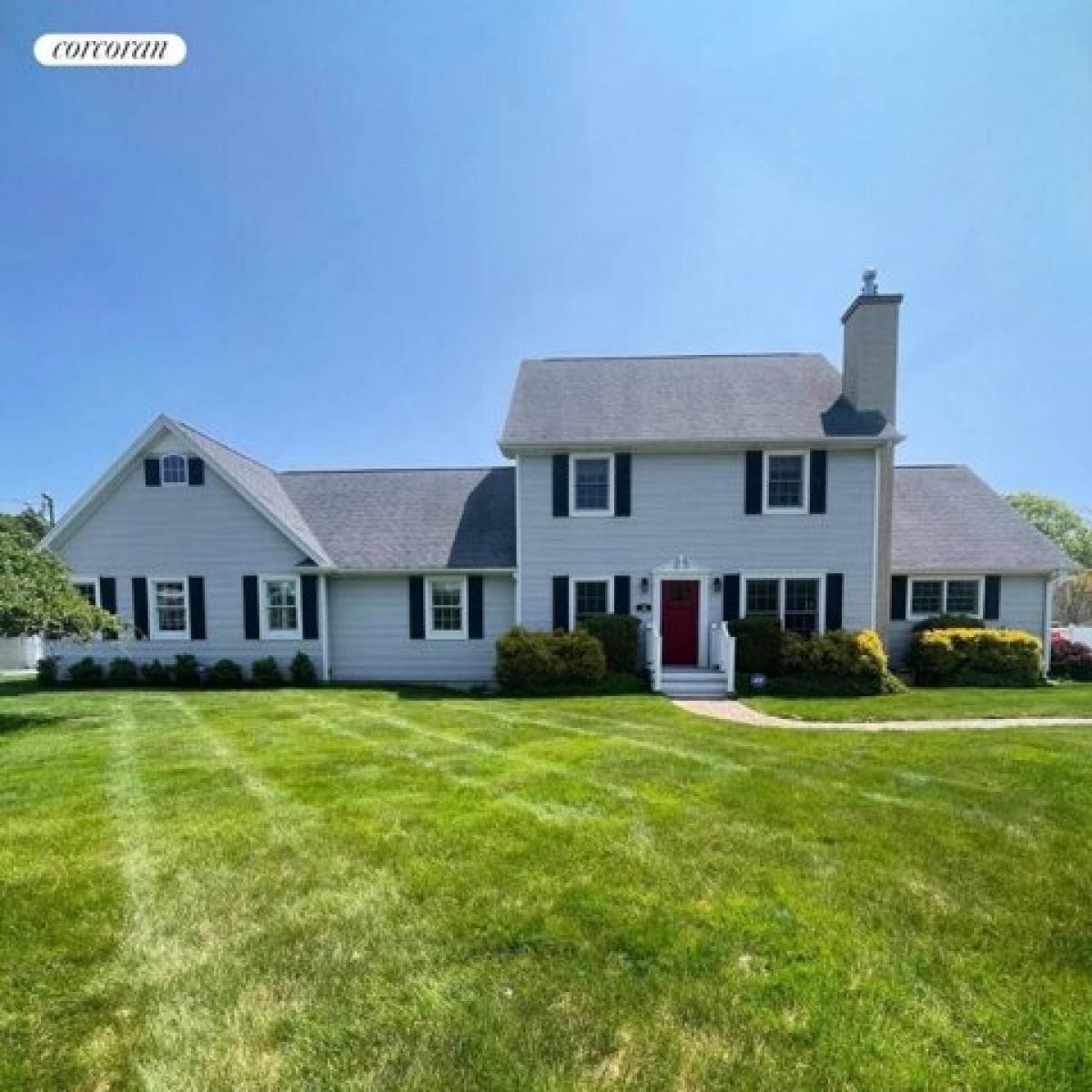 Picture of Home For Sale in Remsenburg, New York, United States