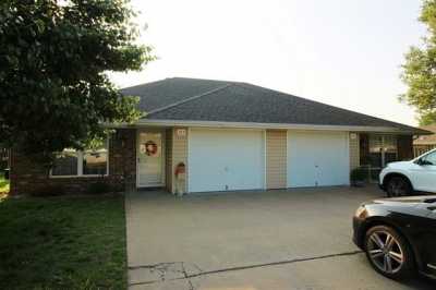 Home For Sale in Grain Valley, Missouri