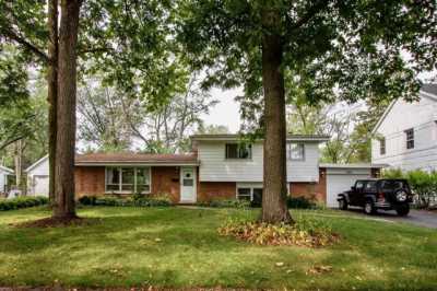 Home For Rent in Highland Park, Illinois