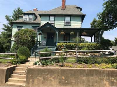 Home For Rent in Sea Cliff, New York