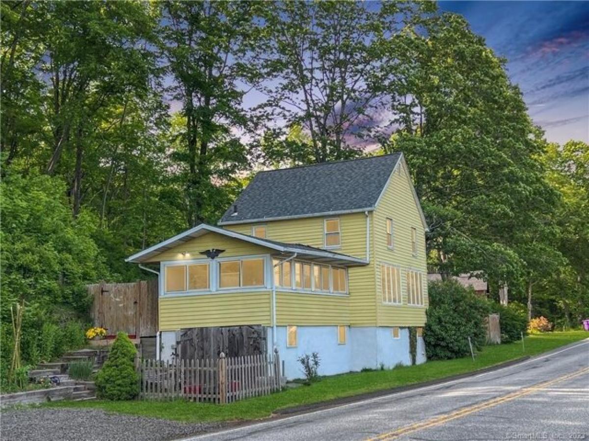 Picture of Home For Sale in Guilford, Connecticut, United States