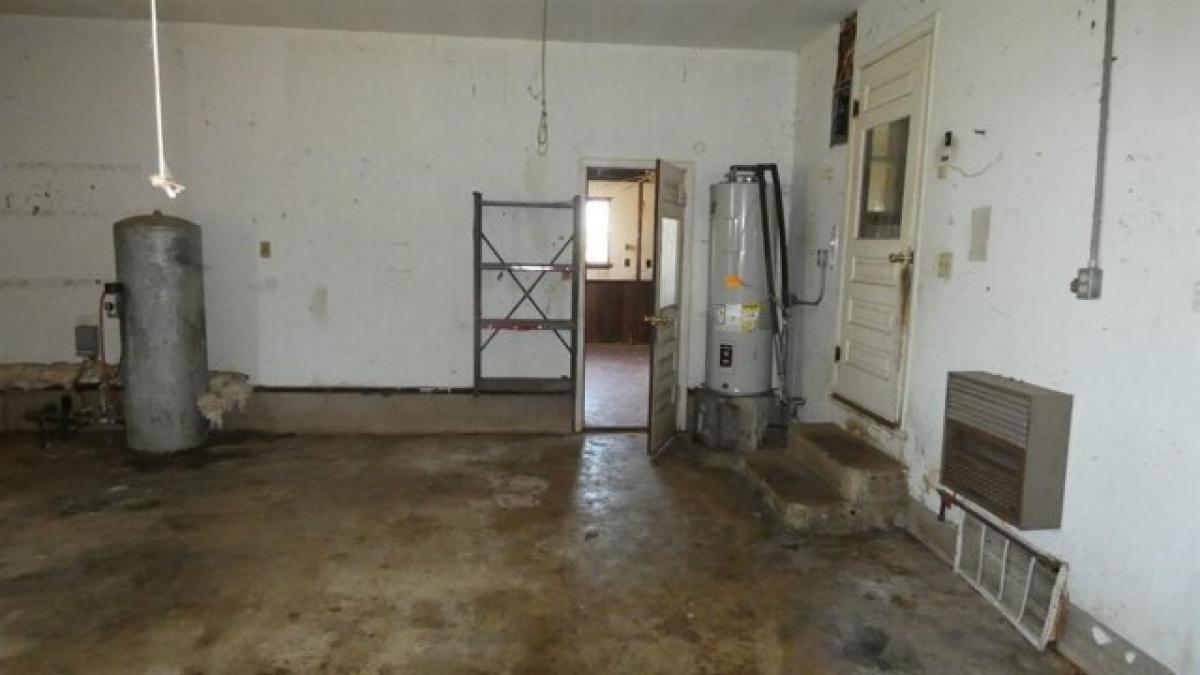Picture of Home For Sale in Comanche, Oklahoma, United States