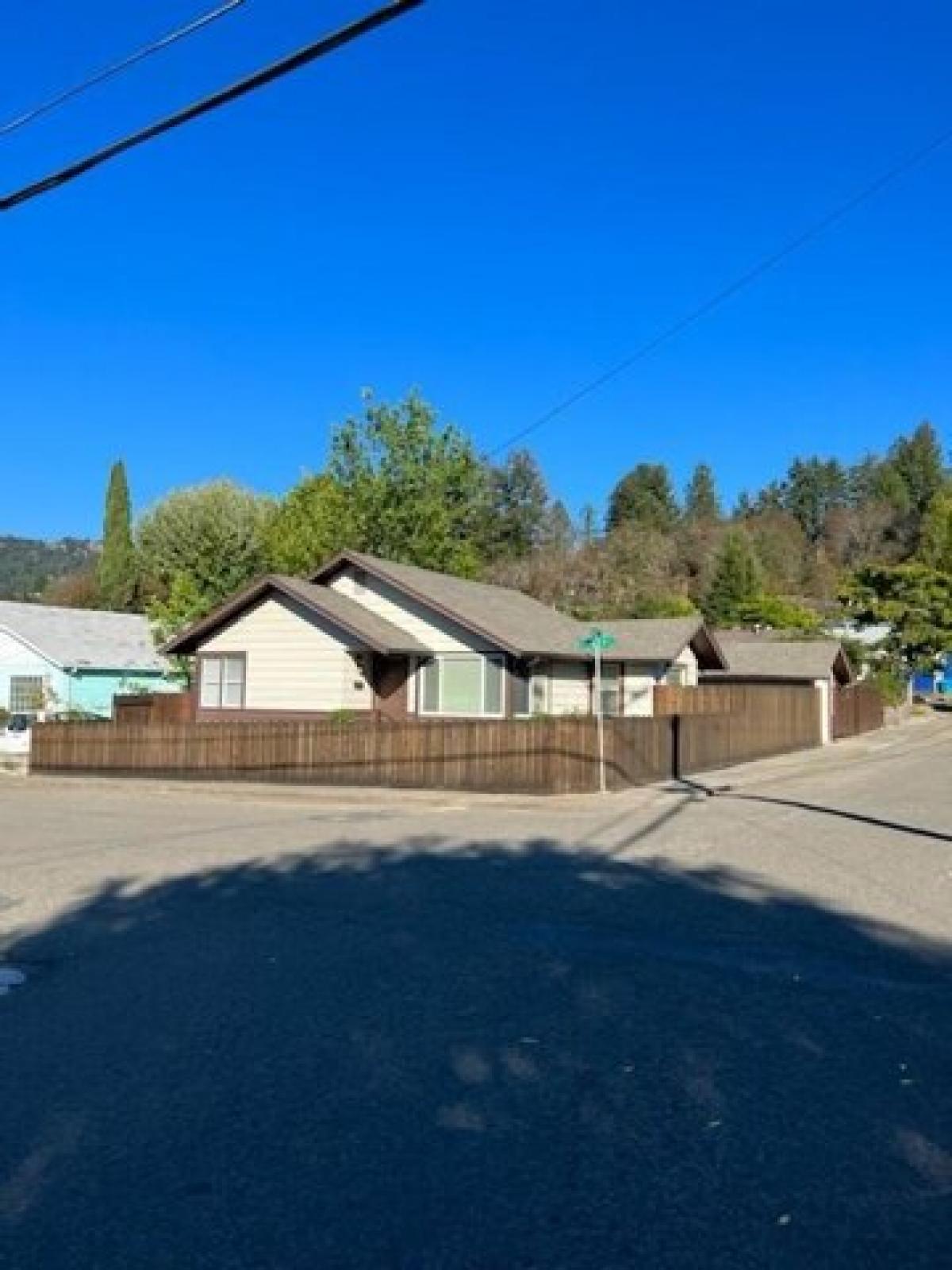 Picture of Home For Sale in Garberville, California, United States
