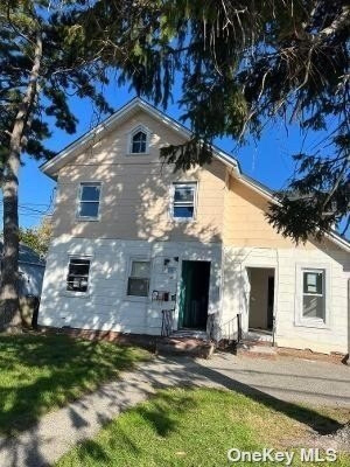 Picture of Home For Sale in Freeport, New York, United States