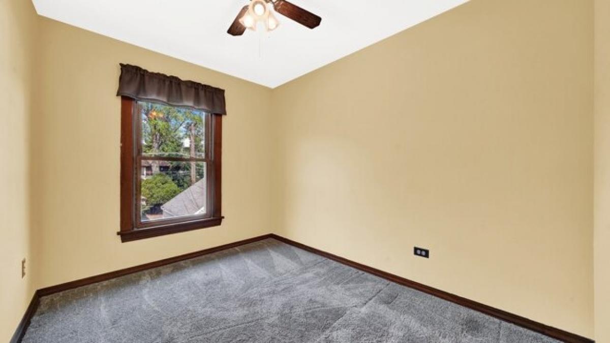 Picture of Home For Sale in Berwyn, Illinois, United States