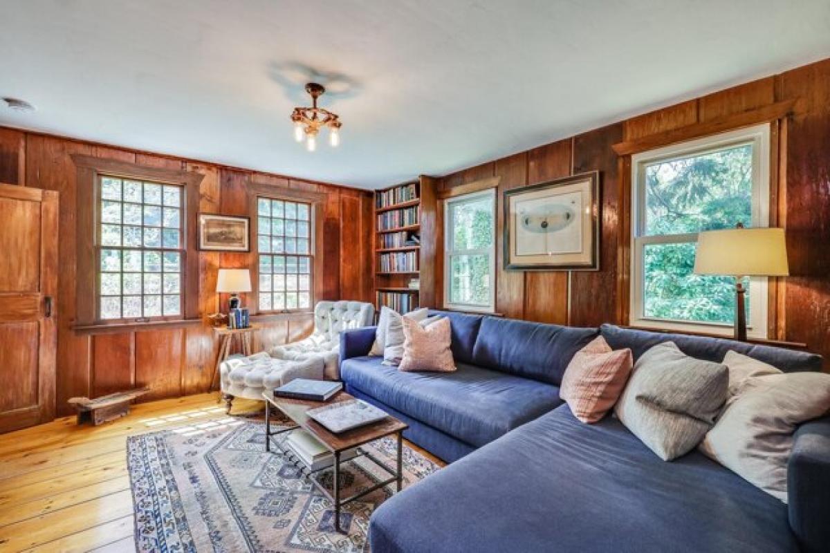 Picture of Home For Sale in Falmouth, Massachusetts, United States