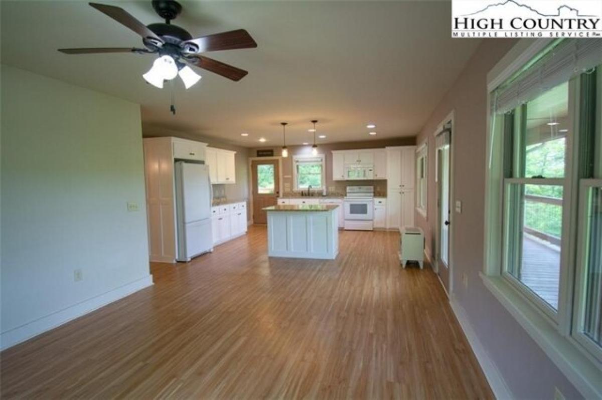 Picture of Home For Sale in Fleetwood, North Carolina, United States