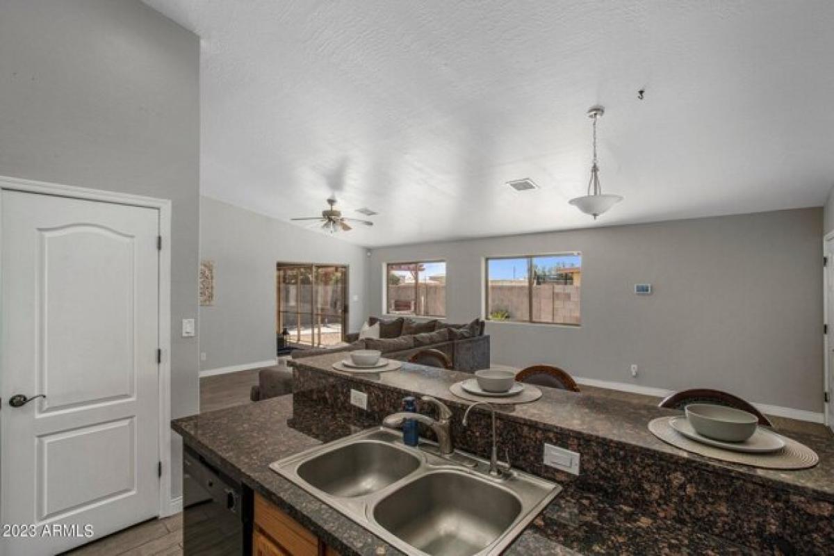 Picture of Home For Sale in Coolidge, Arizona, United States