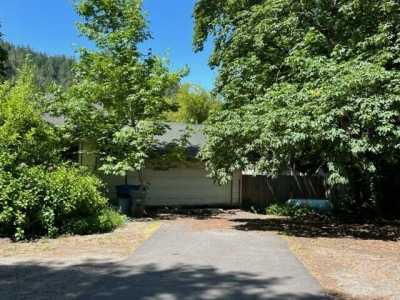 Home For Sale in Redway, California