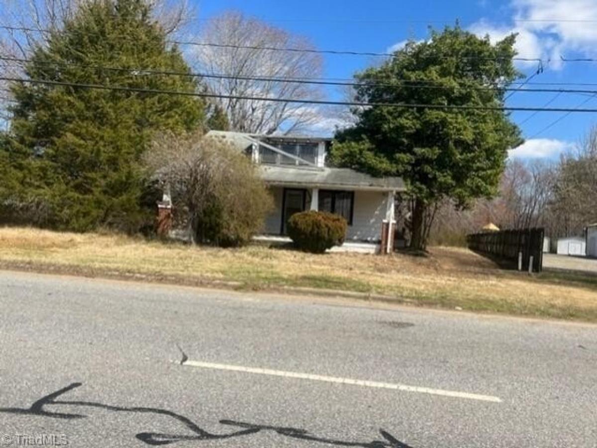 Picture of Home For Sale in North Wilkesboro, North Carolina, United States