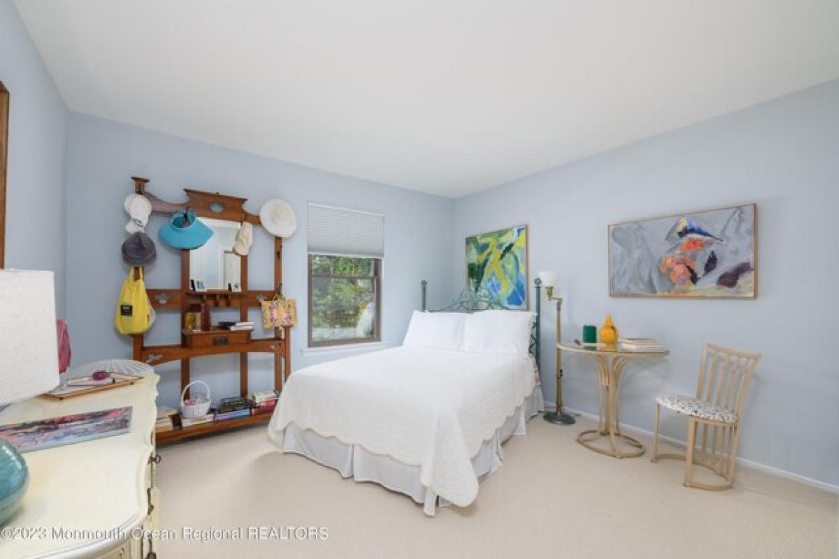 Picture of Home For Sale in Oceanport, New Jersey, United States