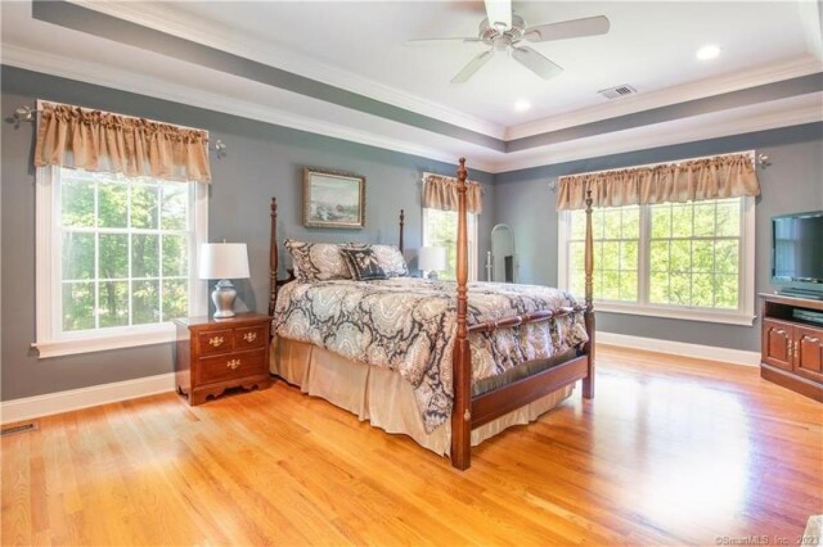 Picture of Home For Sale in Danbury, Connecticut, United States
