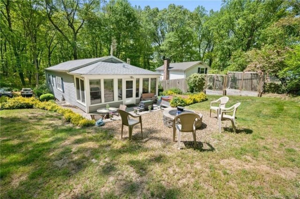 Picture of Home For Sale in Montville, Connecticut, United States