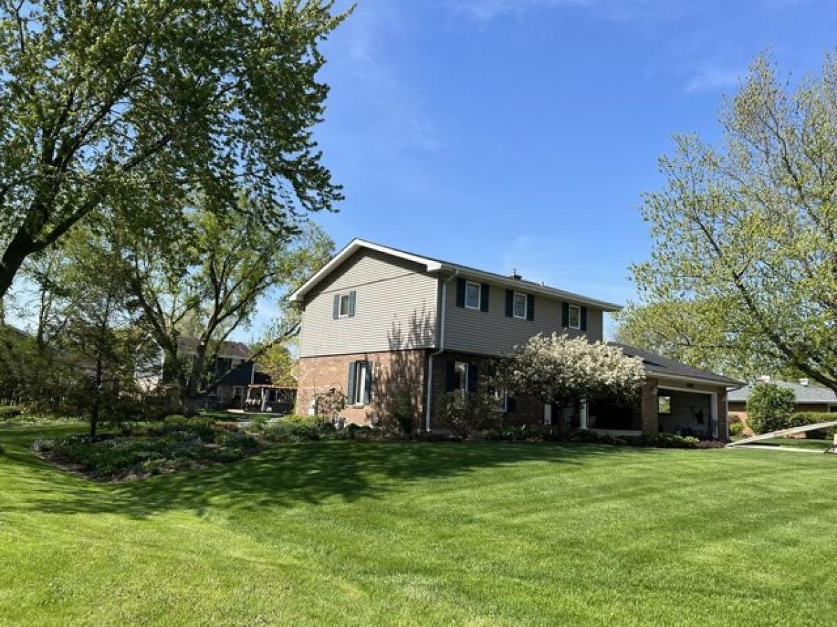 Picture of Home For Sale in Gurnee, Illinois, United States