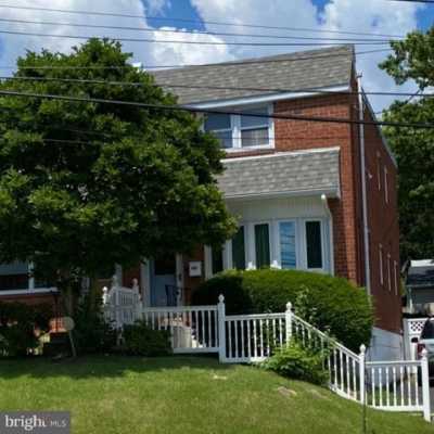 Home For Sale in Folsom, Pennsylvania