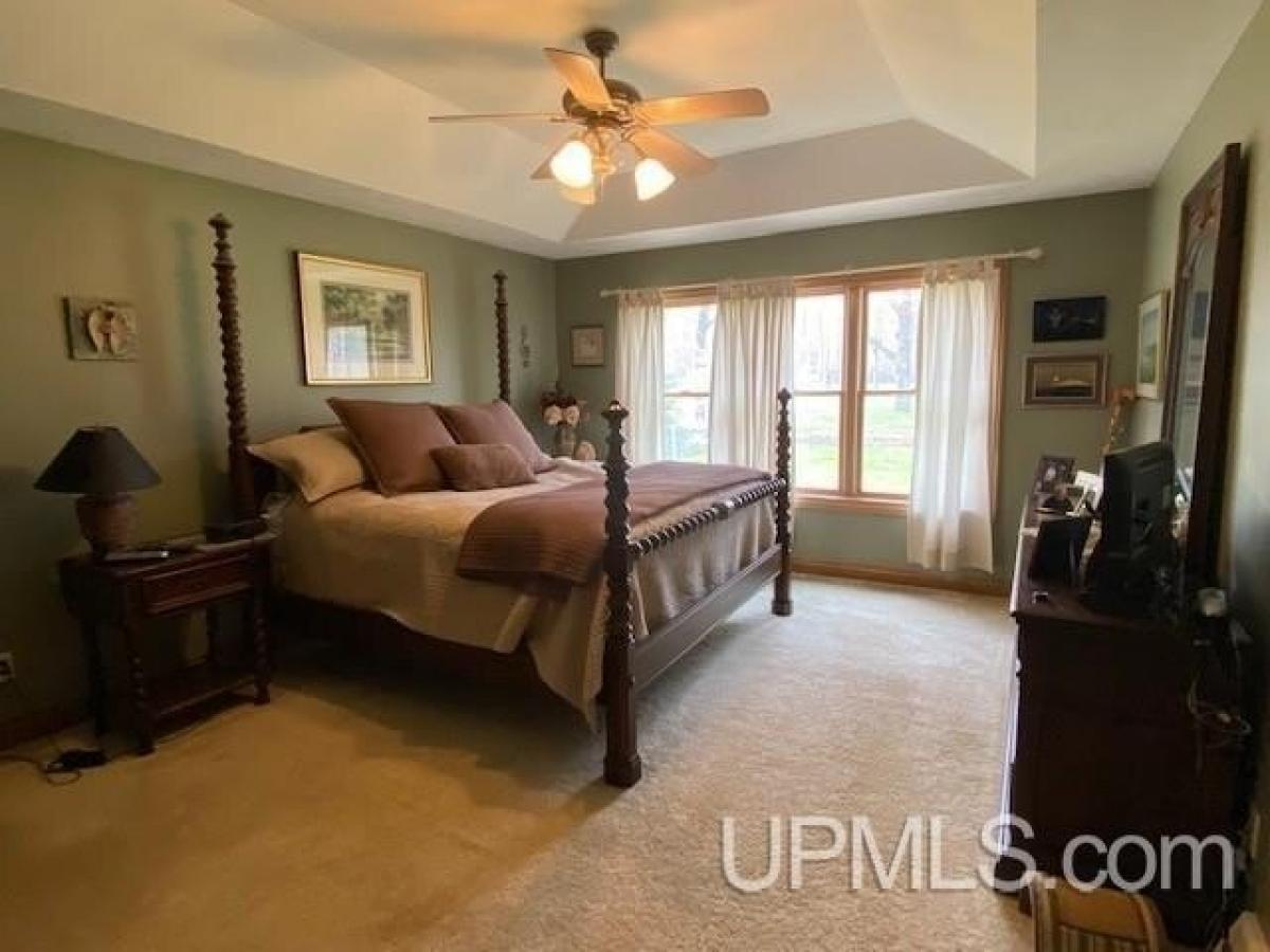Picture of Home For Sale in Gladstone, Michigan, United States