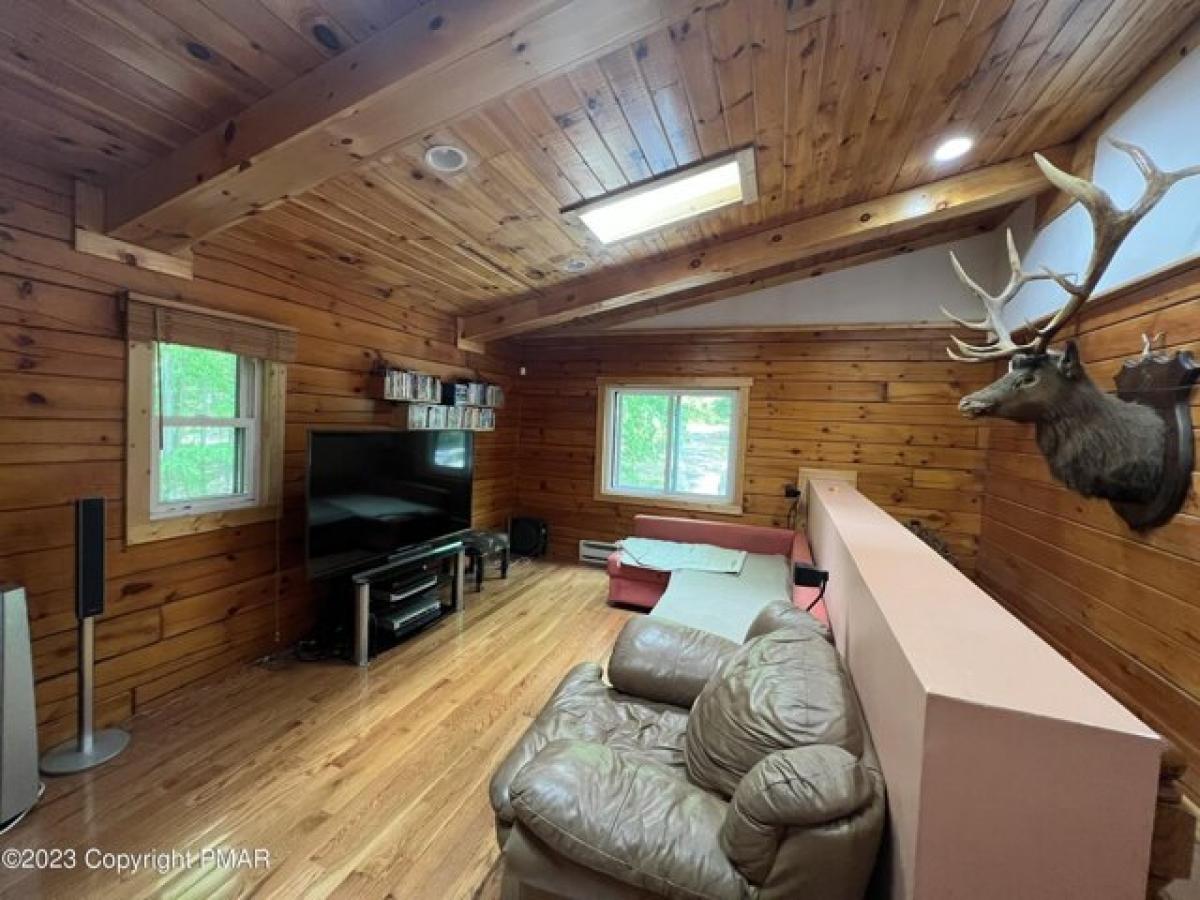 Picture of Home For Sale in Bushkill, Pennsylvania, United States
