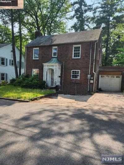 Home For Sale in Fair Lawn, New Jersey
