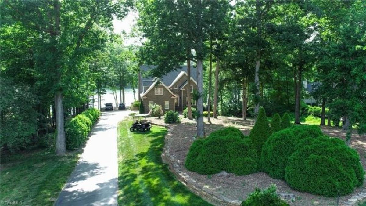 Picture of Home For Sale in Belews Creek, North Carolina, United States