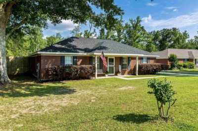 Home For Sale in Robertsdale, Alabama