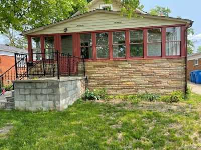 Home For Sale in Dearborn Heights, Michigan