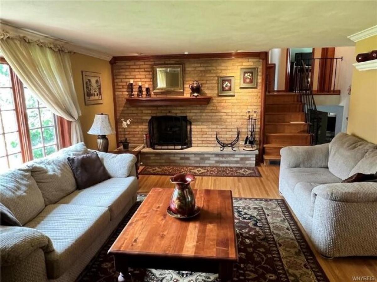 Picture of Home For Sale in Williamsville, New York, United States