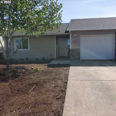 Home For Sale in Sheridan, Oregon