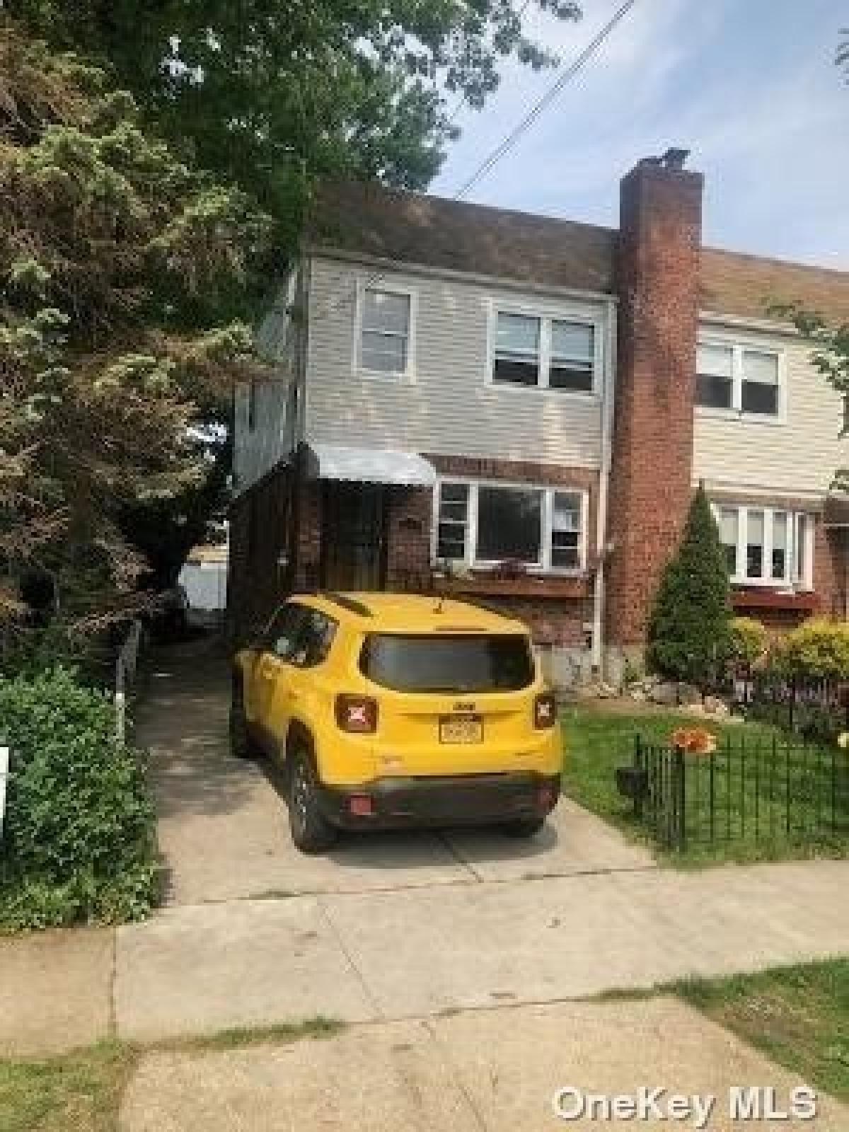 Picture of Home For Sale in College Point, New York, United States